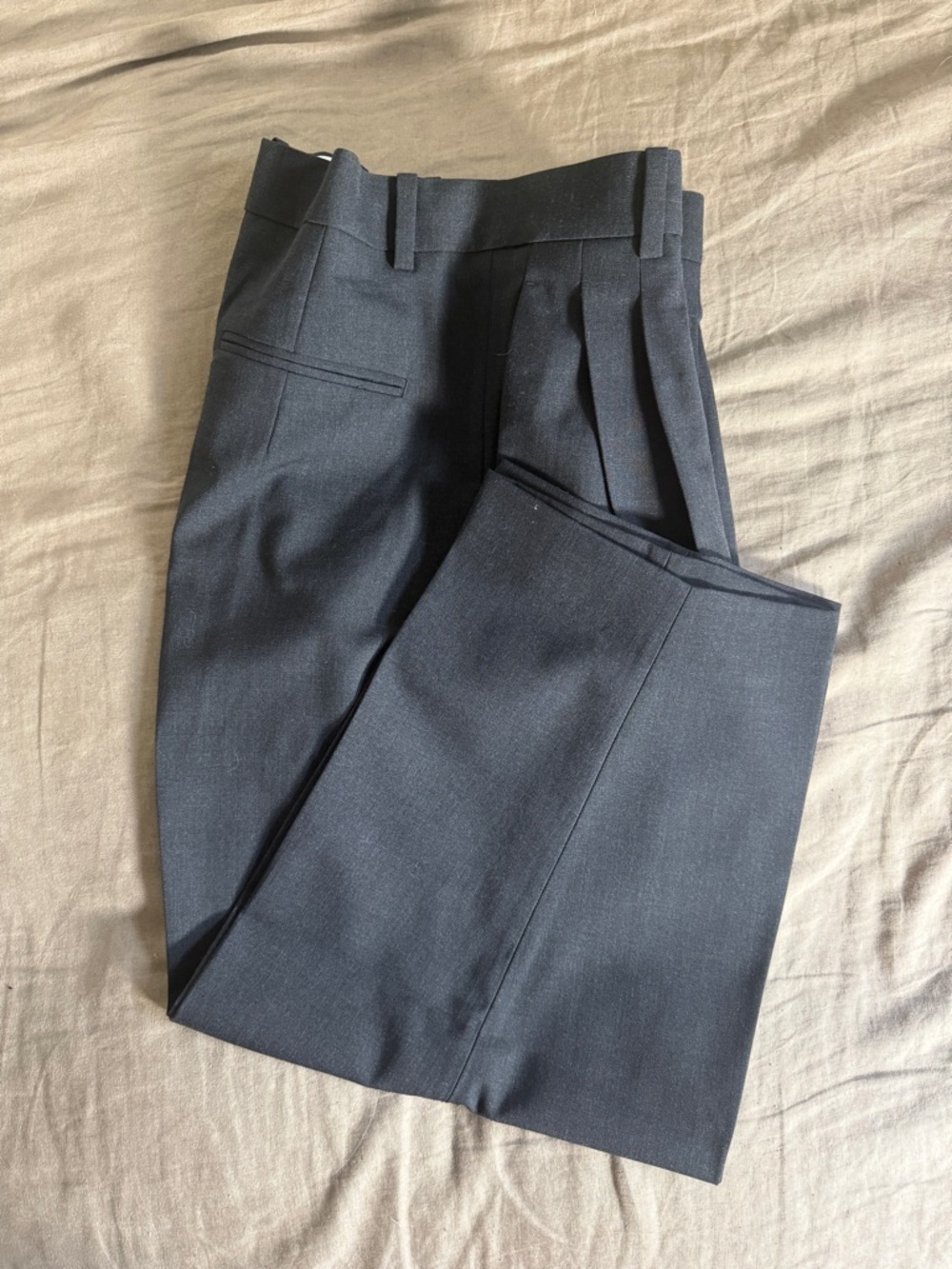 COS PLEATED BARREL-LEG WOOL PANTS
In Charcoal - Picture 6 of 7